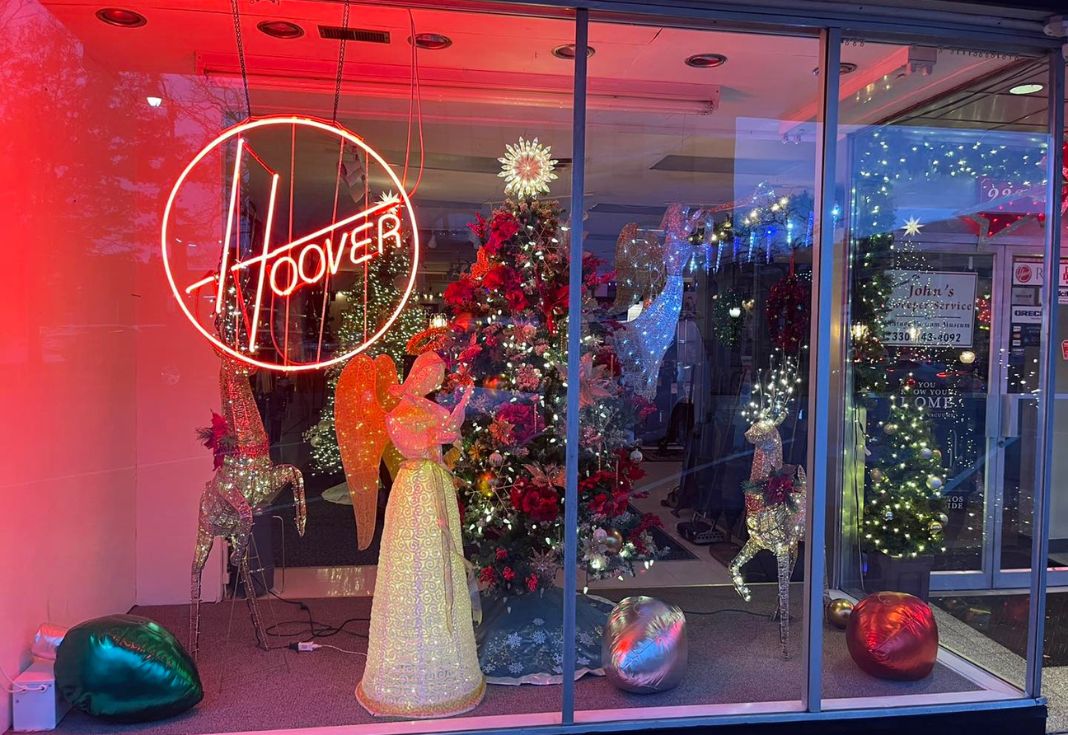 christmas decoration outside hoover window
